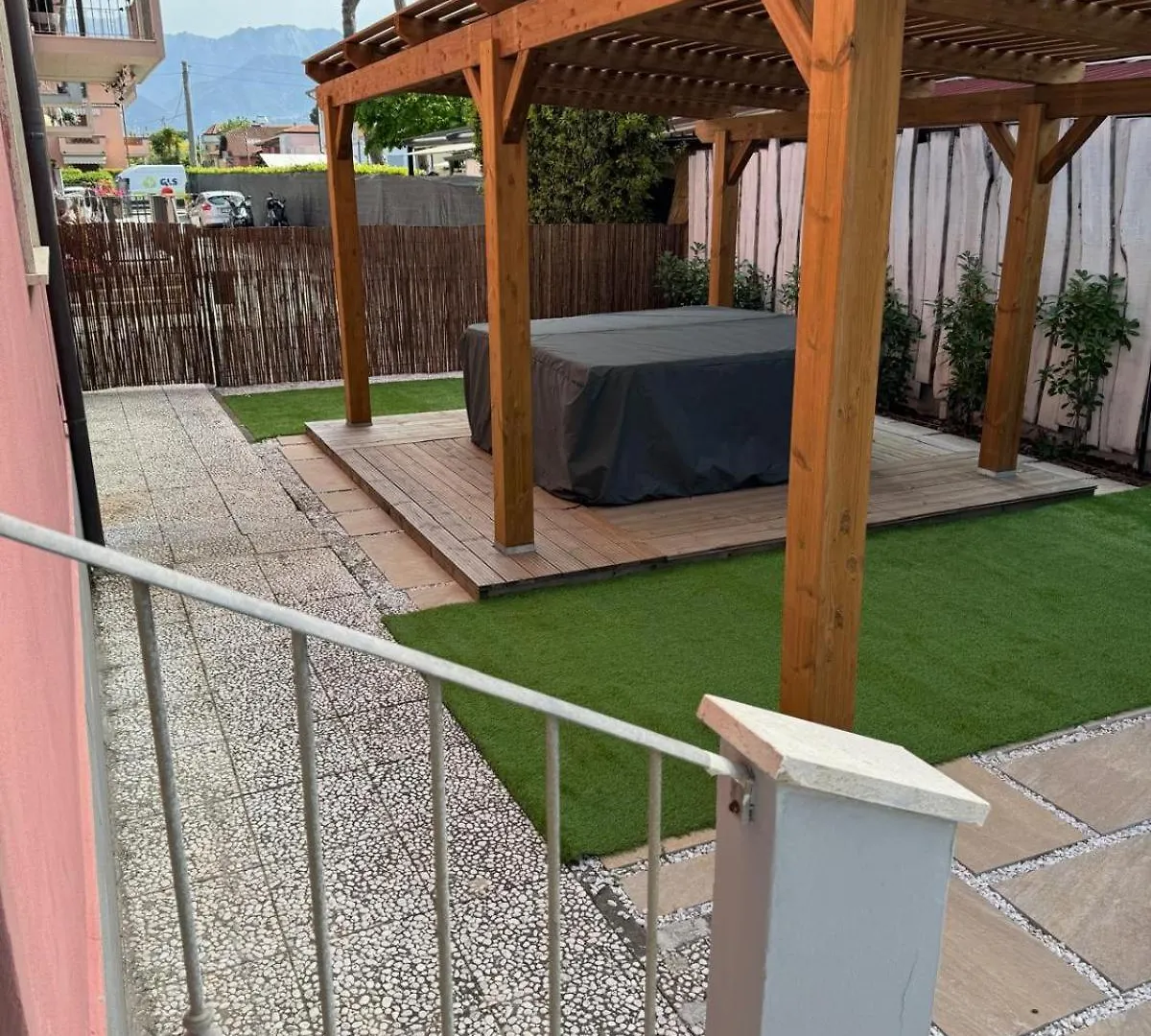 Bilocale Completamente Rinnovato A 100 Metri Dal Mare Con Giardino Marina di Massa
